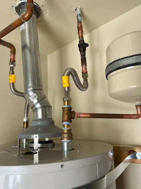 Water heater installation and plumbing repair in Del Aire